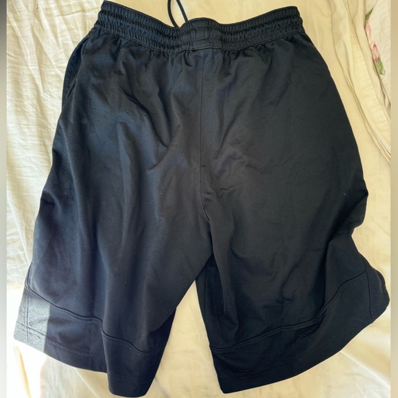 Nike Dri Fit shorts size Medium - Picture 2 of 5
